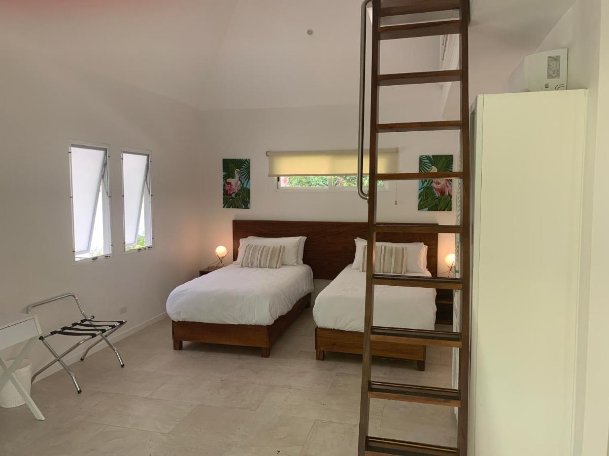 Aves Hotel Montezuma Exterior foto